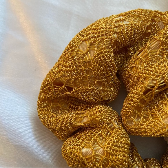 FREE PEOPLE Gold scrunchie NWT - Picture 3 of 3